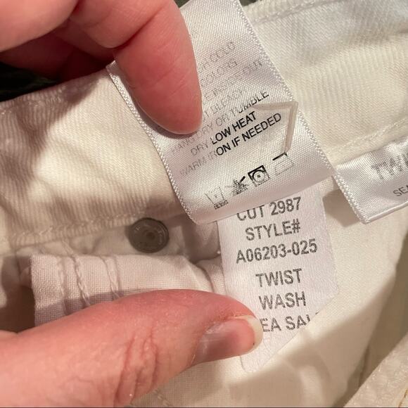 AMO White Twist Sea Salt Raw Hem Distressed Slim Fit Jeans Mid Rise Womens 23 - Picture 10 of 10